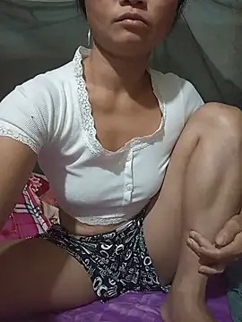 Tieuvy122 live cam on StripChat