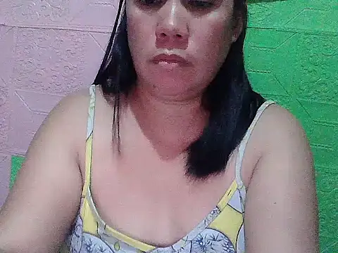 _hotmom_xx live cam on StripChat