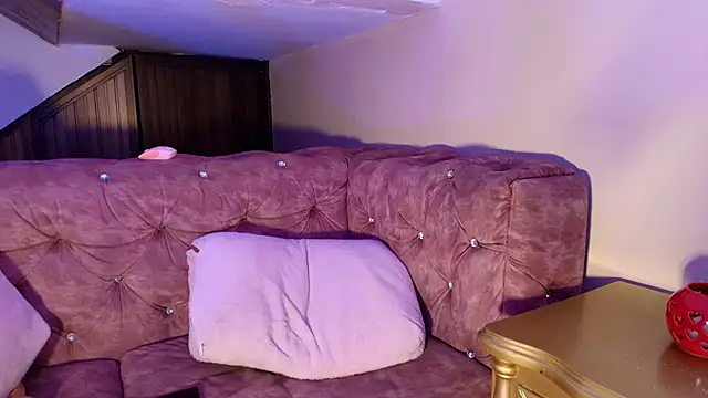 AuroraRenard live cam on StripChat