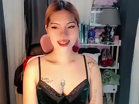 Zyradvega live cam on StripChat