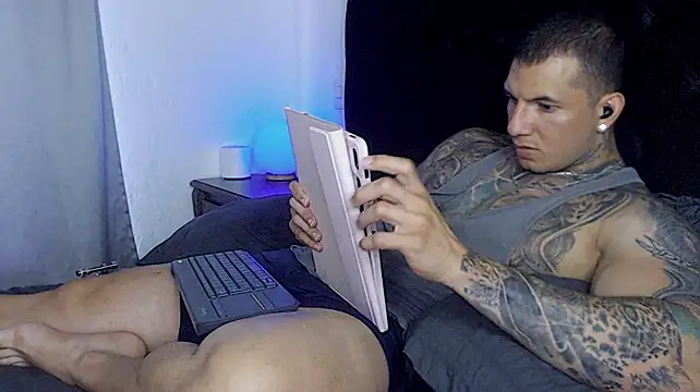Shane_Clay live cam on StripChat