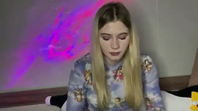 EstellOnorati live cam on StripChat
