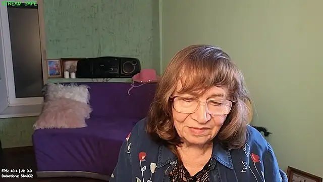 Betty_Brick live cam on StripChat
