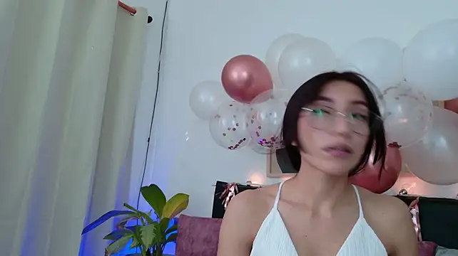 Pauline_Peach live cam on StripChat
