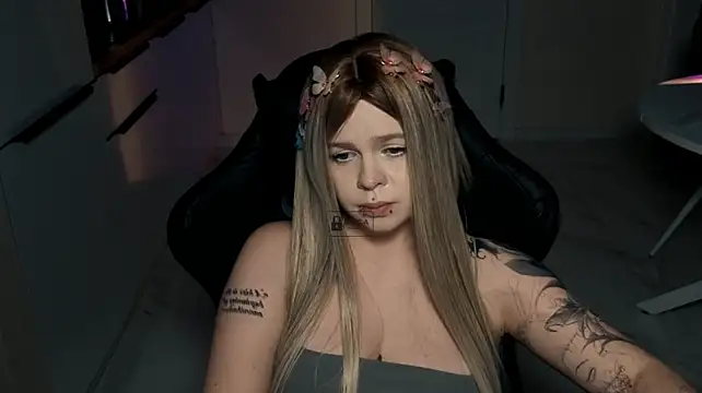 AliseKitt live cam on StripChat