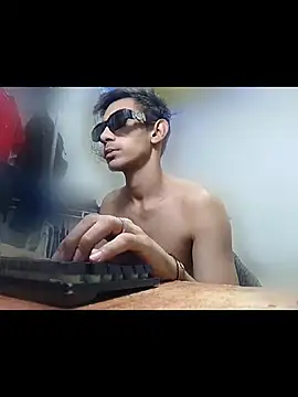 littleKingfire live cam on StripChat
