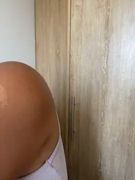 charlotteeruss live cam on StripChat