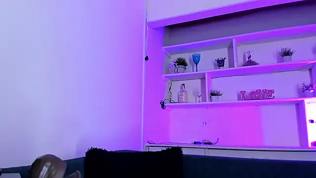 Saelivrae live cam on StripChat