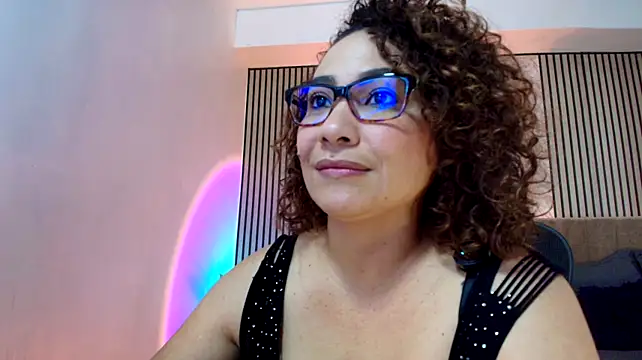 JuliRamirez live cam on StripChat