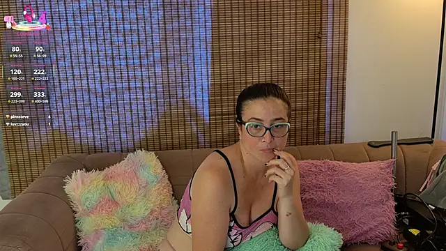 ariana_cross live cam on StripChat