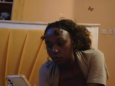 Honeypusycock live cam on StripChat