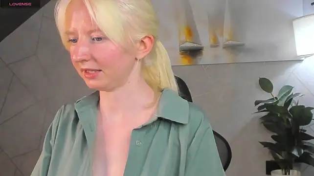 Marin_Blair live cam on StripChat