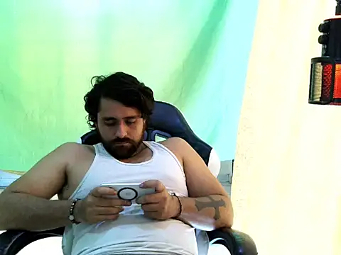 aronmiller404 live cam on StripChat
