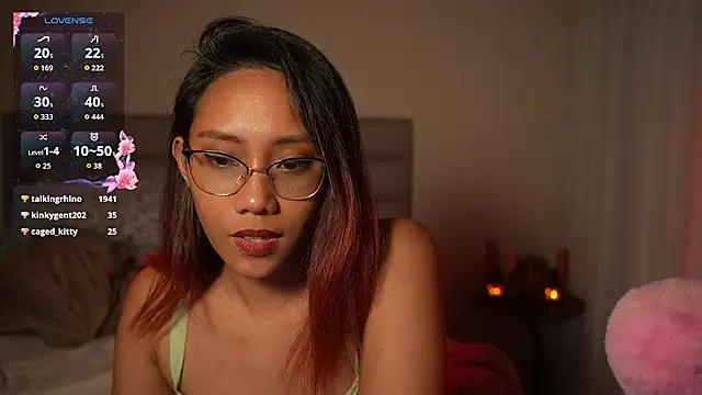 vexanyx (F young) - Change to Domme Outfit