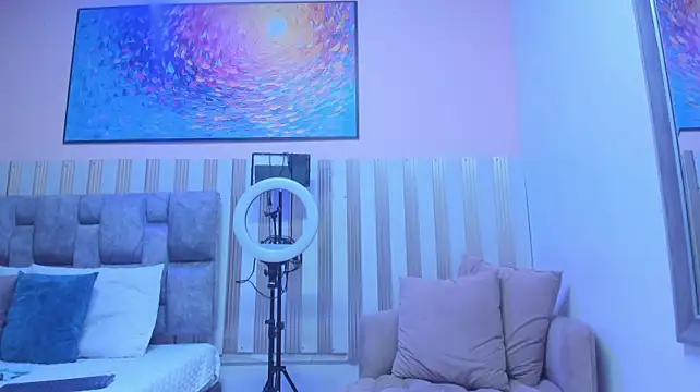nina_glow