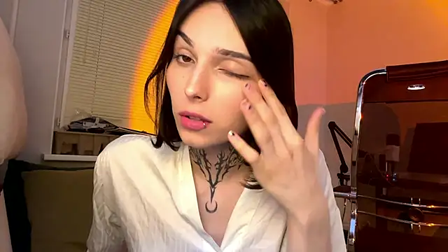 sweetfemboyy (M twink) - flirt with hair