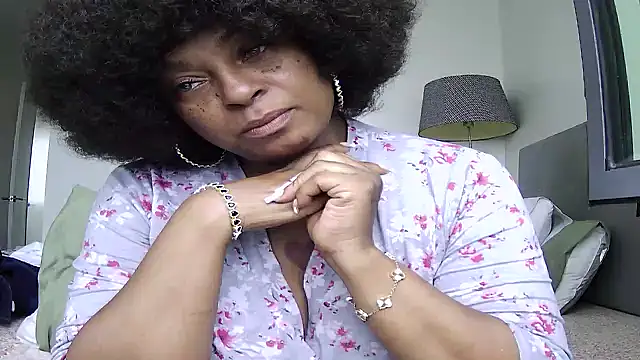 msweetlindaparks (F mature) - Ass Play with finger