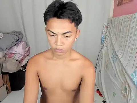 urguy_marco live cam on StripChat