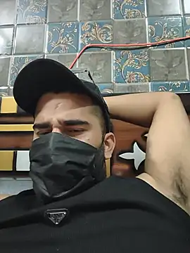 BeardKingoBack live cam on StripChat