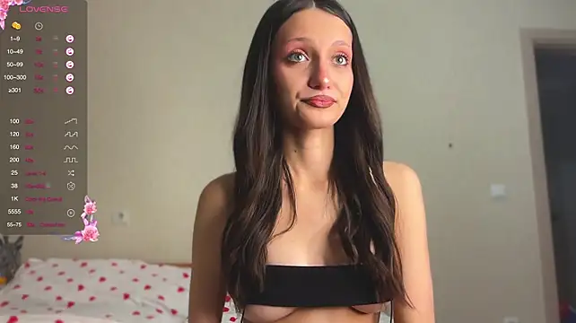 Kamilamilaa live cam on StripChat