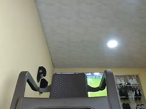 musclebody12 live cam on StripChat
