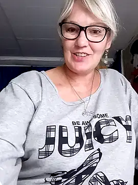 irinamaux live cam on StripChat