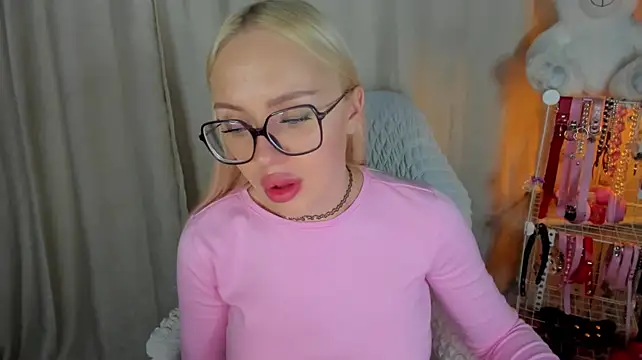 CeaneLino live cam on StripChat