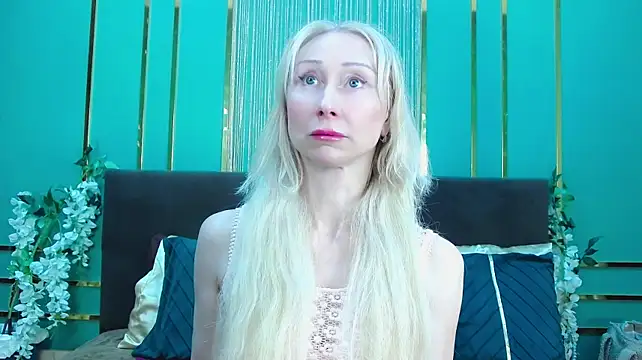 KissDreamm live cam on StripChat