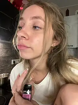 Kitty_Katrine live cam on StripChat