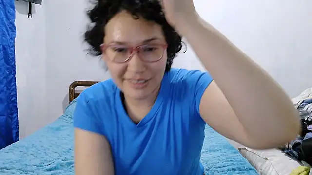 luxandracon23 live cam on StripChat