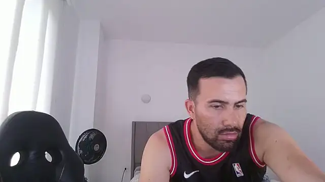 SantiGxxx33 live cam on StripChat