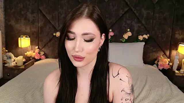 EmmaLawrens live cam on StripChat