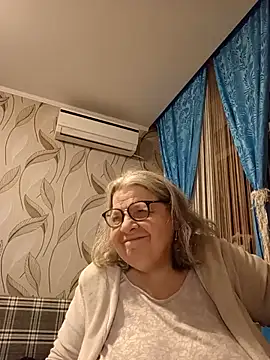 MartaMia68 live cam on StripChat