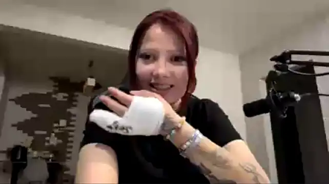 Nikaliva live cam on StripChat