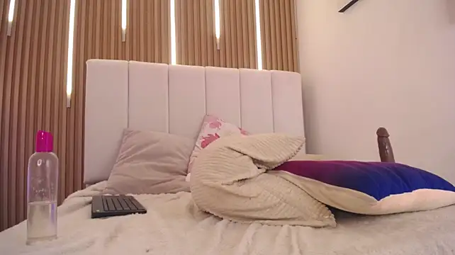 KimSensual_ live cam on StripChat