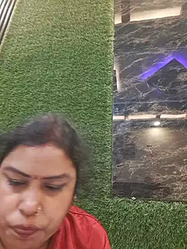 shanvii (F milf) - Split on boobs