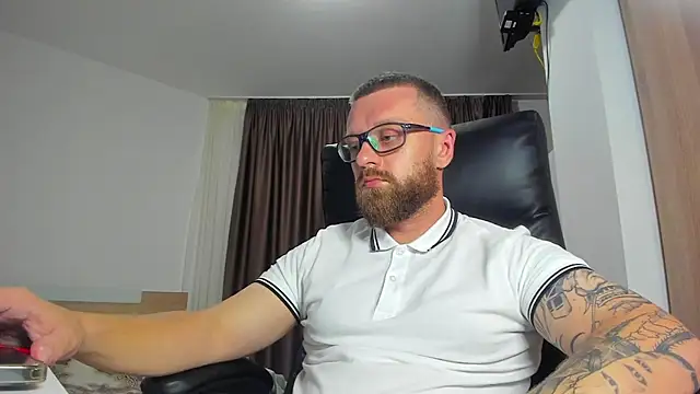 Findom_guy live cam