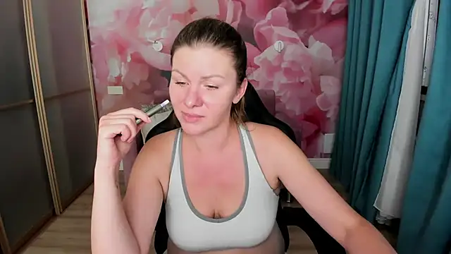 LunaKissesx live cam on StripChat