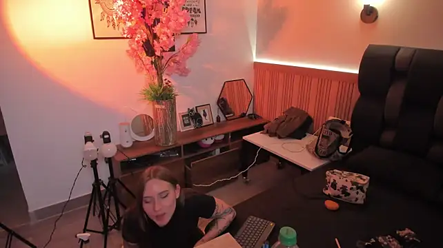siouxsie_cenobite (F young) - (∩^o^)⊃━☆ Plug, plug, plug (u choose)