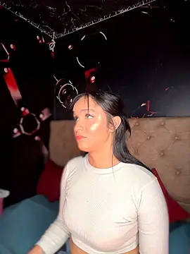 isabella-teen (F teen) - Blow job and saliva on my tits🍆
