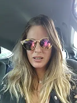 frenchgirl (F young) - Petite pause coquine dans la voiture 😘