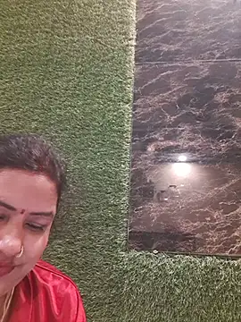 shanvii (F milf) - Split on boobs