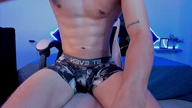 dark_valentino_ (M young) - 💪🏻👅kiss on my biceps +saliva💪🏻👅💦
