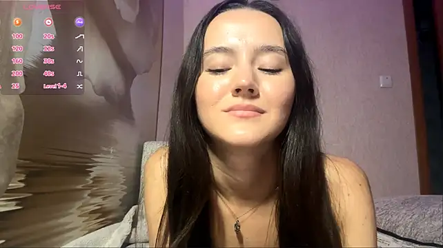 Kiaicatie live cam on StripChat