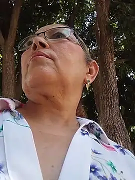 Cessi50 live cam on StripChat