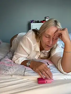 Blondnboujee53