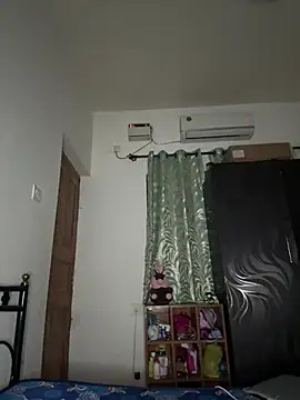 STRIP_GLOW live cam on StripChat