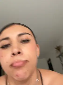 charlotte__grey live cam on StripChat