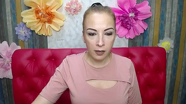 ElizabethSho live cam on StripChat