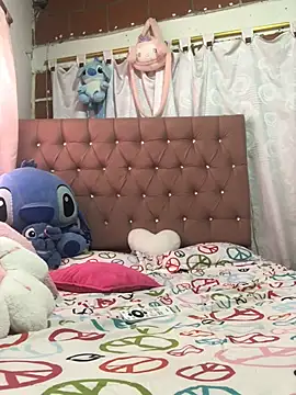 Rachellcooperrr live cam on StripChat